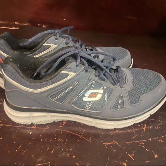 Skechers Men’s Size 9.5 Memory Foam Lightweight Running Shoes - Picture 1 of 7
